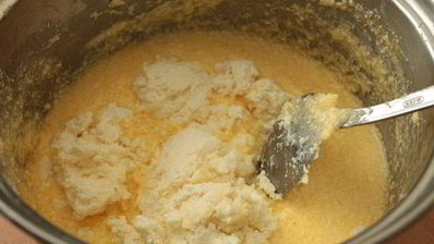 творожно-ореховый пирог со сливами