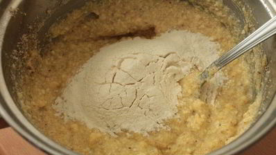 творожно-ореховый пирог со сливами