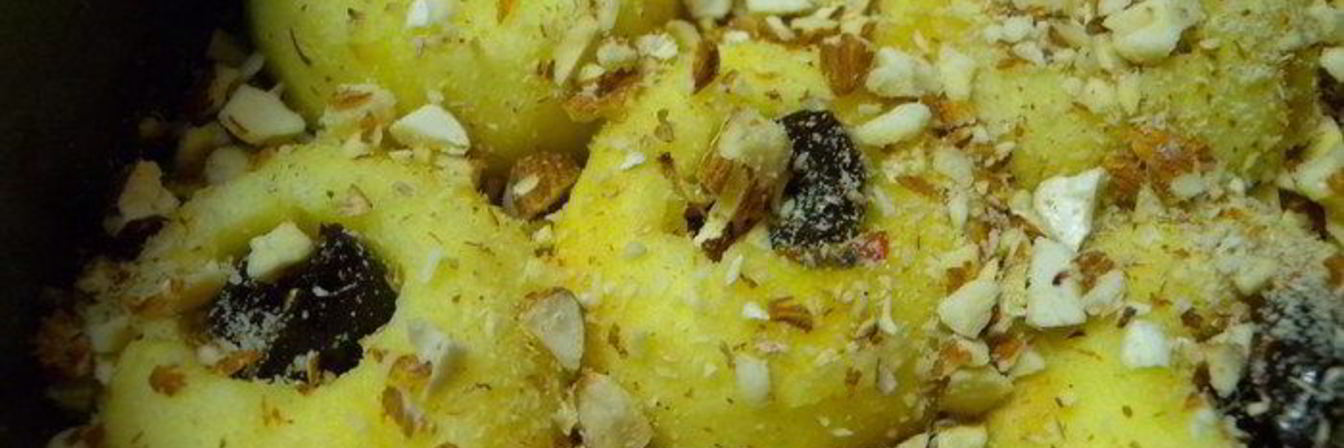 Яблочный пирог с миндалем и финиками со злаковыми хлопьями