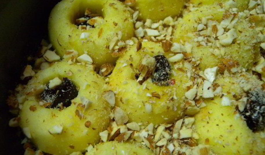 Рецепт яблочного пирога с миндалем и финиками со злаковыми хлопьями