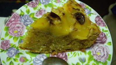 яблочный пирог с миндалем и финиками со злаковыми хлопьями