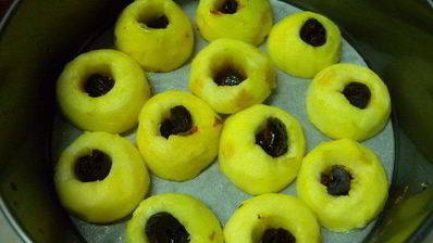 яблочный пирог с миндалем и финиками со злаковыми хлопьями