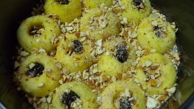 яблочный пирог с миндалем и финиками со злаковыми хлопьями