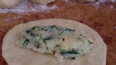 бездрожжевые пирожки с картошкой и зеленью на кефире