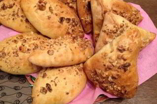 Бездрожжевые пирожки в духовке на кефире с яблоками