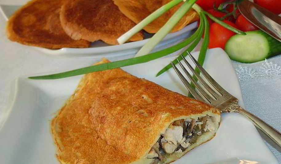 Рецепт блинчатых пирожков с начинкой из курятины и грибов