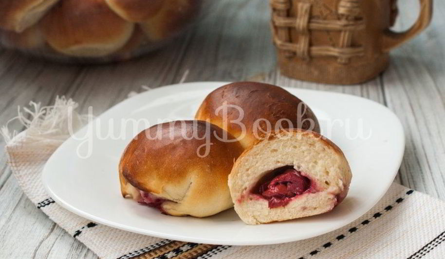 Рецепт быстрых дрожжевых пирожков с вишней