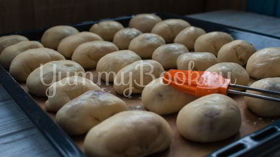 быстрые дрожжевые пирожки с вишней