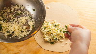 кутабы с сыром и тархуном