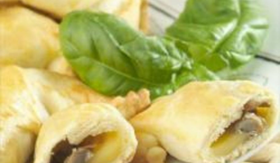 Рецепт пирожков из песочного теста с грибами и сыром