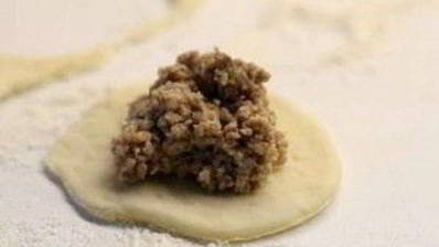 пирожки с фаршем на сковороде