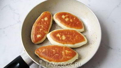 пирожки с горохом, жареные на сковороде