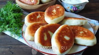 пирожки с горохом, жареные на сковороде