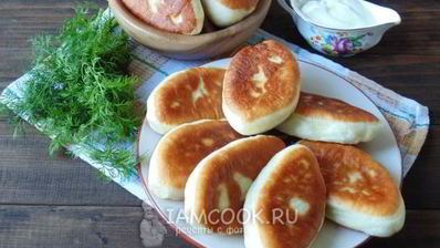 пирожки с горохом, жареные на сковороде