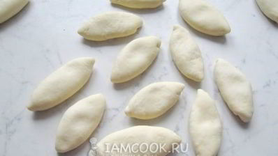 пирожки с горохом, жареные на сковороде