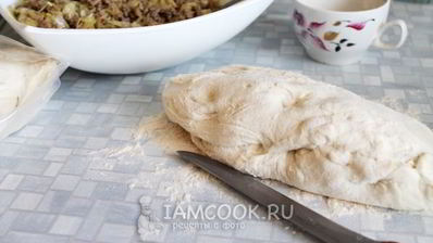 пирожки с капустой и мясом в духовке