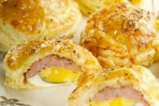 Пирожки с колбасой и яйцом