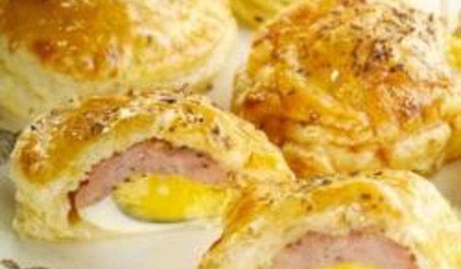 Рецепт пирожков с колбасой и яйцом