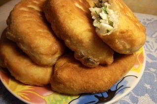 Пирожки с луком и яйцом