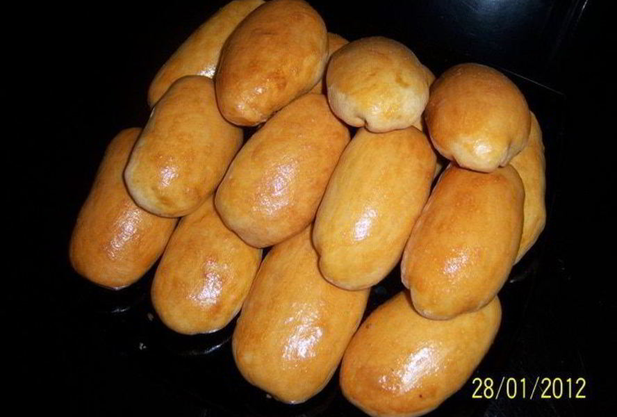 Пирожки с мясом и пирожки с квашеной капустой