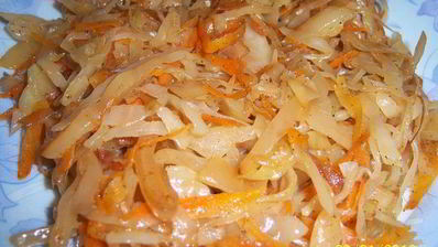 пирожки с мясом и пирожки с квашеной капустой