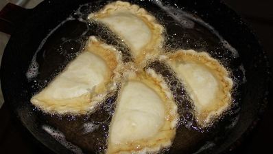 пирожки с мясом жареные посикунчики