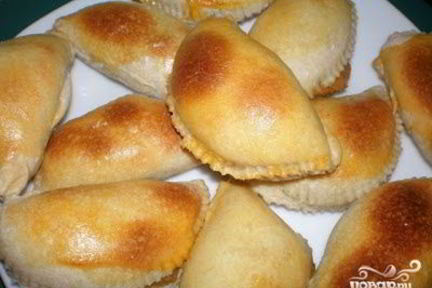 Пирожки с начинкой из консервированных персиков