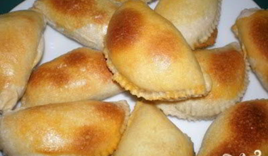 Рецепт пирожков с начинкой из консервированных персиков