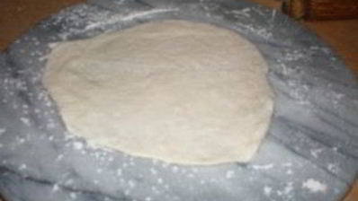 пирожки с начинкой из консервированных персиков