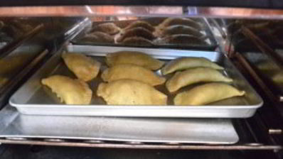 пирожки с начинкой из консервированных персиков