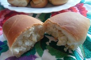 Пирожки с рисом и яйцом в духовке