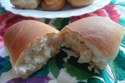 Пирожки с рисом и яйцом в духовке