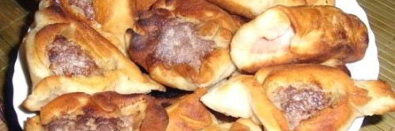Пирожки с сырно-колбасной начинкой из песочного дрожжевого теста