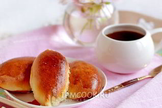 Пирожки с вишней из дрожжевого теста