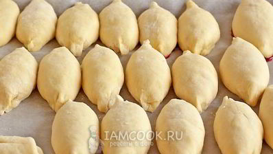 пирожки с вишней из дрожжевого теста