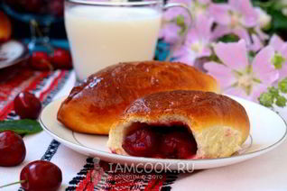 Пирожки с вишней в духовке