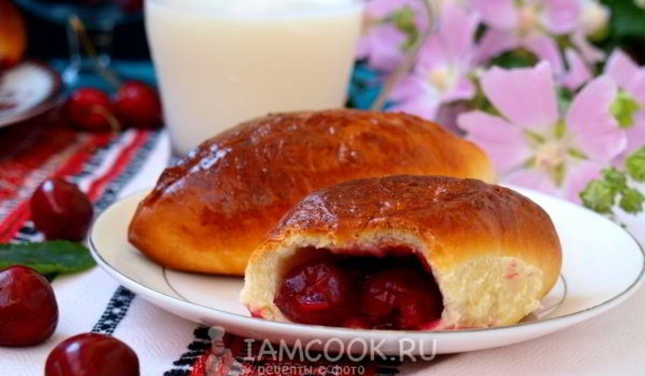 Рецепт пирожков с вишней в духовке