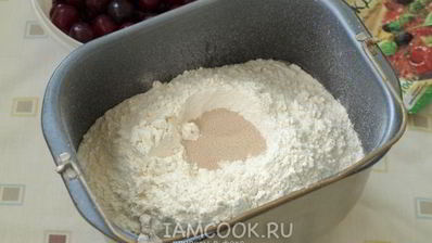 пирожки с вишней в духовке