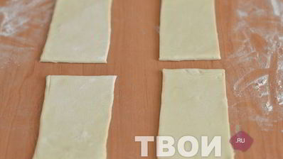 пирожки с яблоками из слоеного теста