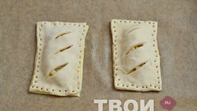 пирожки с яблоками из слоеного теста