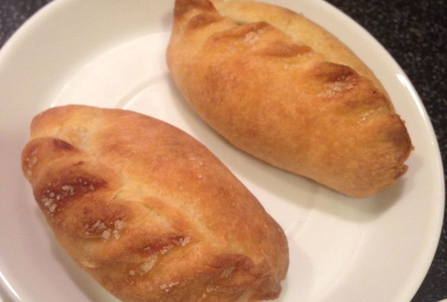 Пирожки с яблоками из творожного теста