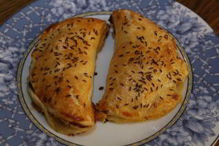 Пирожки со шпинатом и грушей