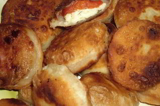 Пирожки жареные с творогом и помидорами
