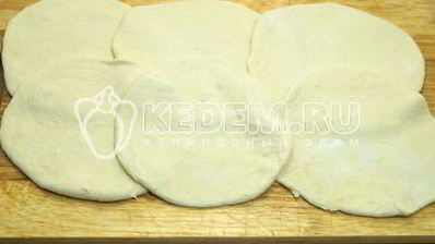 пирожкии с курицей и сыром