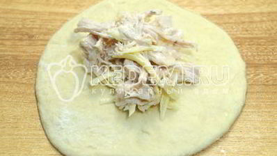 пирожкии с курицей и сыром
