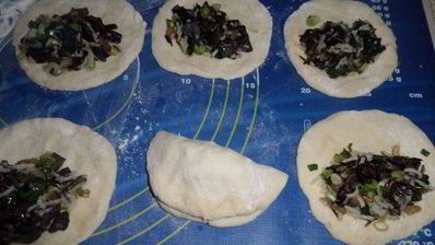 постные пирожки с рисом и грибами