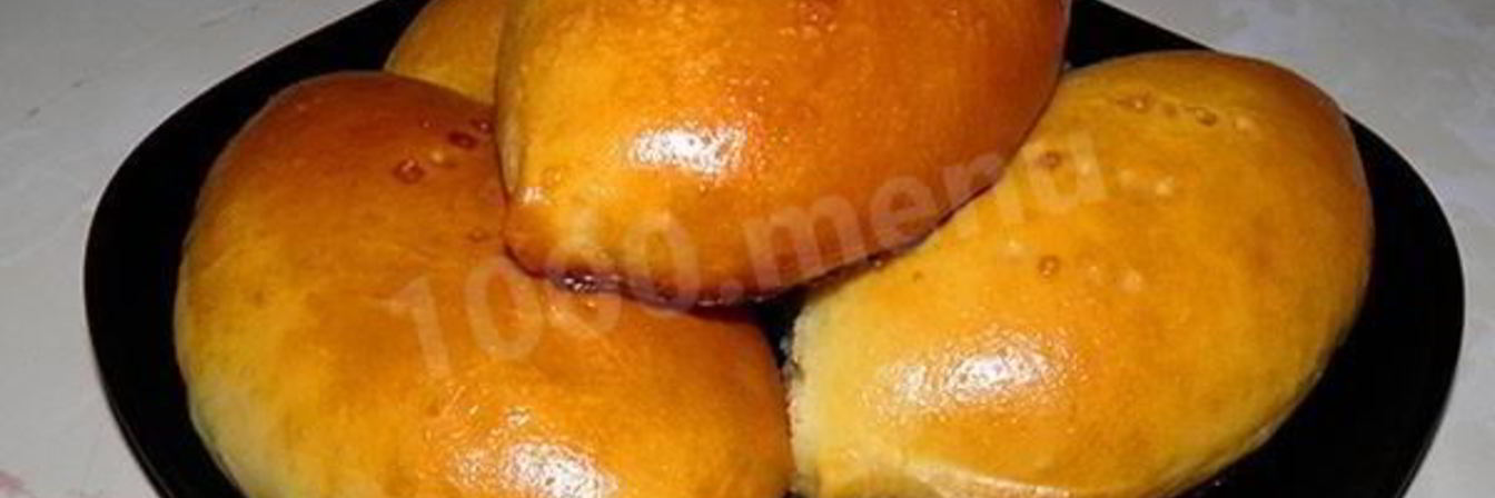 Сдобные дрожжевые пирожки с яйцом и луком