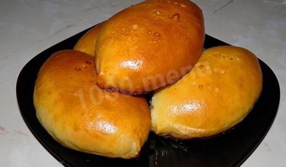 Рецепт сдобных дрожжевых пирожков с яйцом и луком