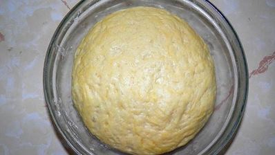 сдобные дрожжевые пирожки с яйцом и луком