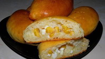 сдобные дрожжевые пирожки с яйцом и луком